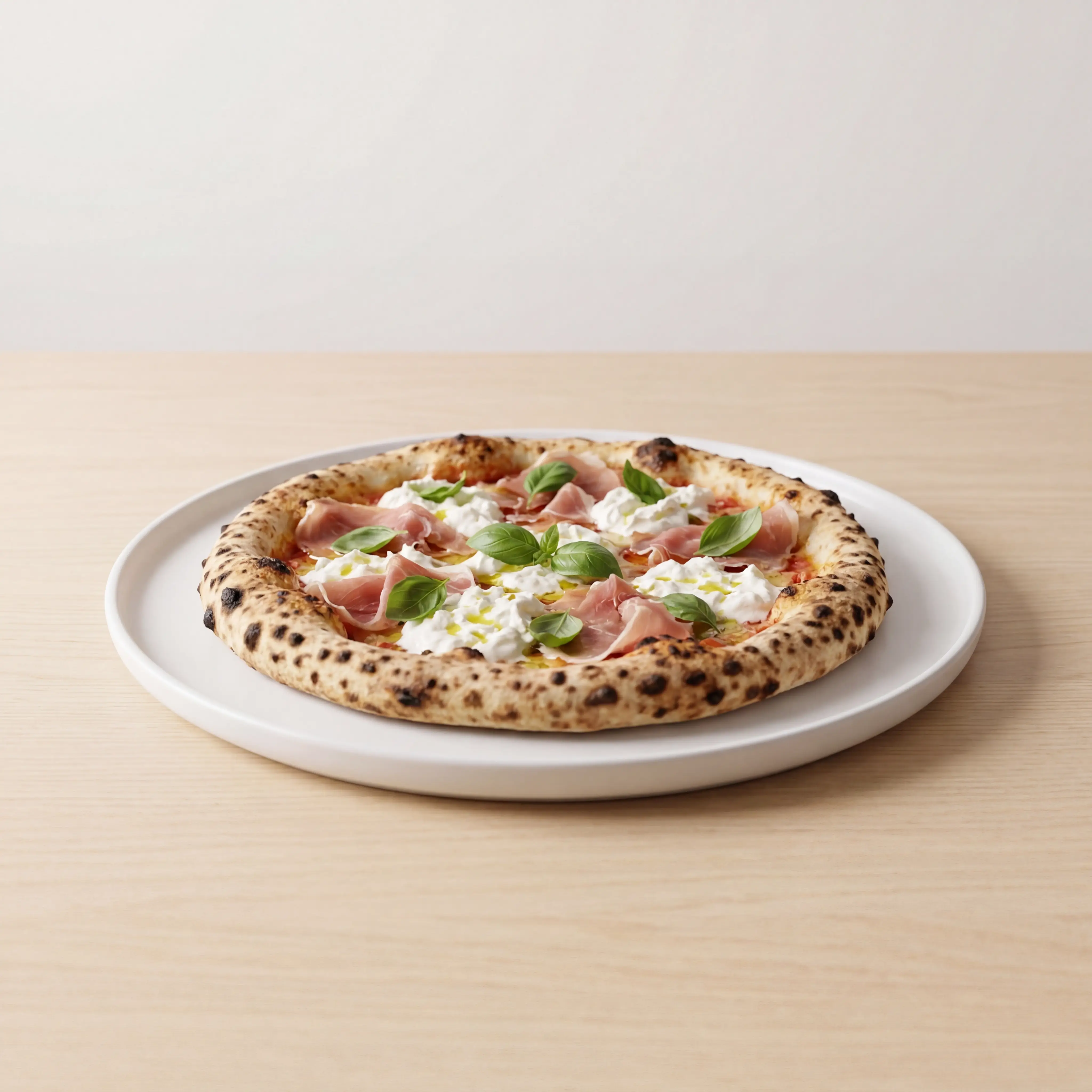 Pizza auf hellem Holz, clean look