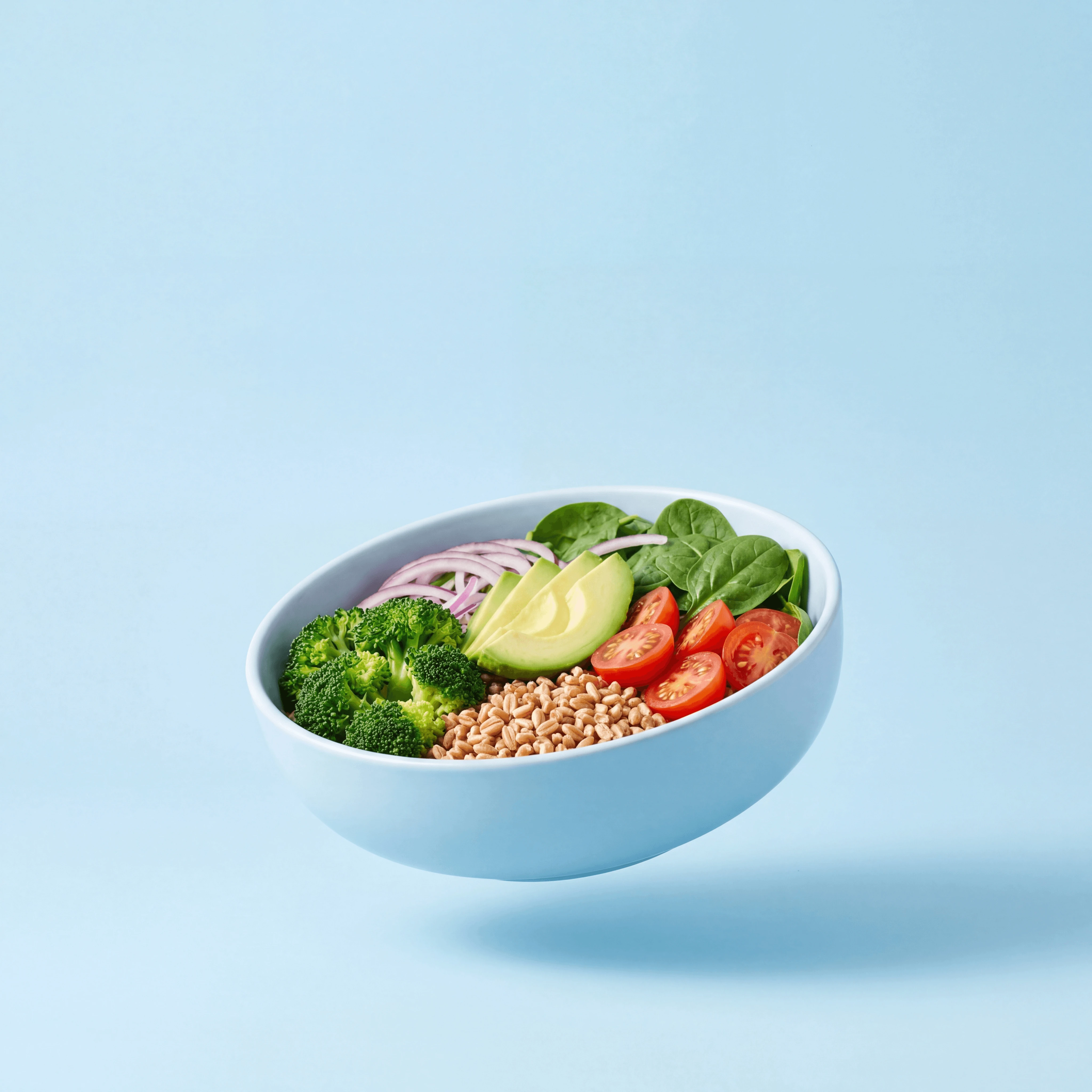 Schwebende Bowl auf blauem Hintergrund